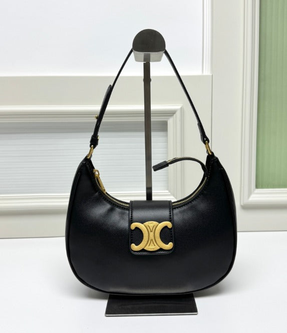 Céline Ava Triomphe Bag in black calfskin - front
