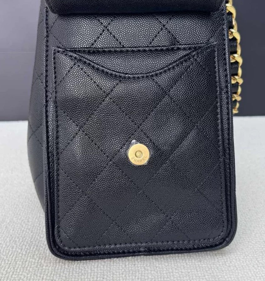 Chanel 22 Handbag